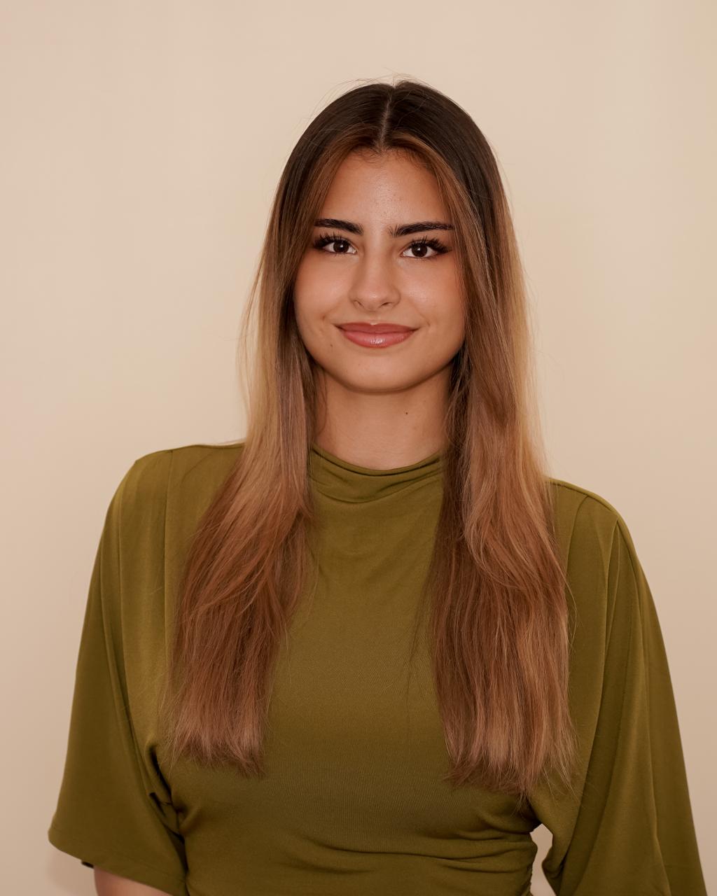 Kübra, Management Assistant bei UNIQUE.SPACE